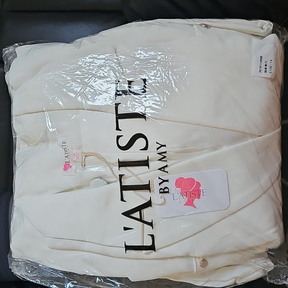 New Plus Size Ivory and Gold Suit - Picture 2 of 7